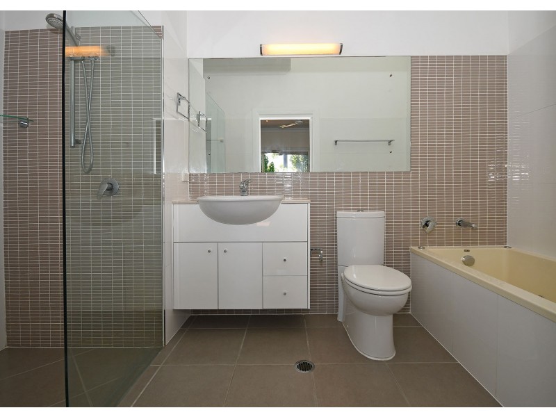 2/31 King Street, Urangan QLD 4655