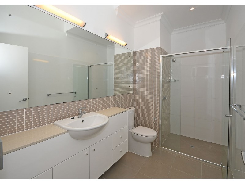 2/31 King Street, Urangan QLD 4655