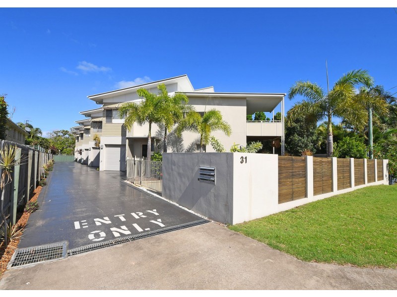 2/31 King Street, Urangan QLD 4655