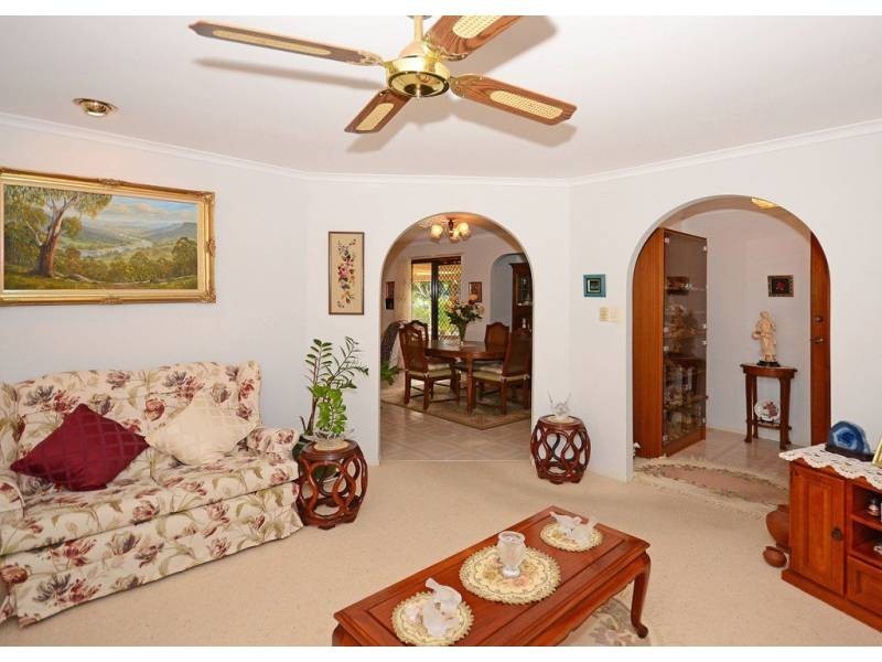 6 Dean Court, Urraween QLD 4655