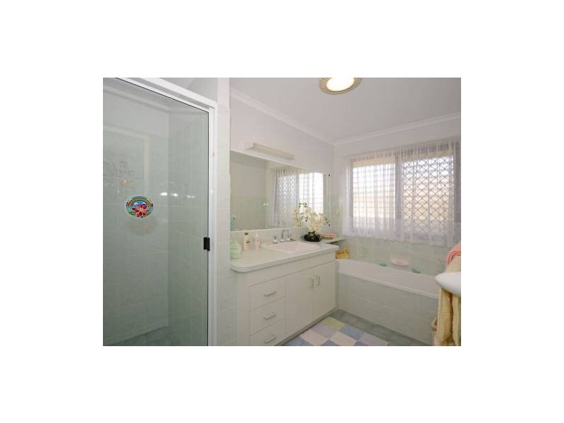 6 Dean Court, Urraween QLD 4655