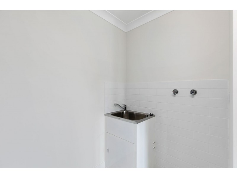 2/4 Senor Ave, Urangan QLD 4655