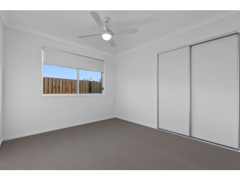 1/4 Senor Ave, Urangan QLD 4655