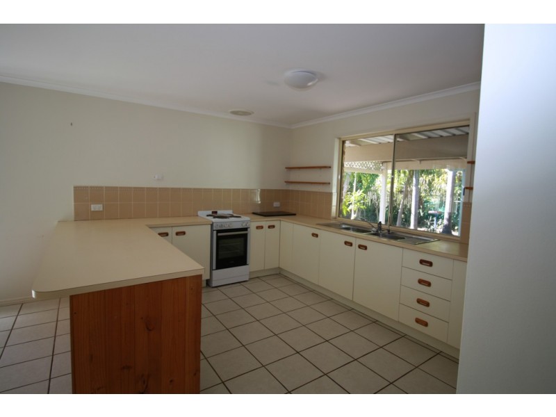 52 William Street, Urangan QLD 4655