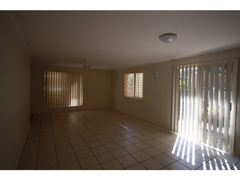 52 William Street, Urangan QLD 4655