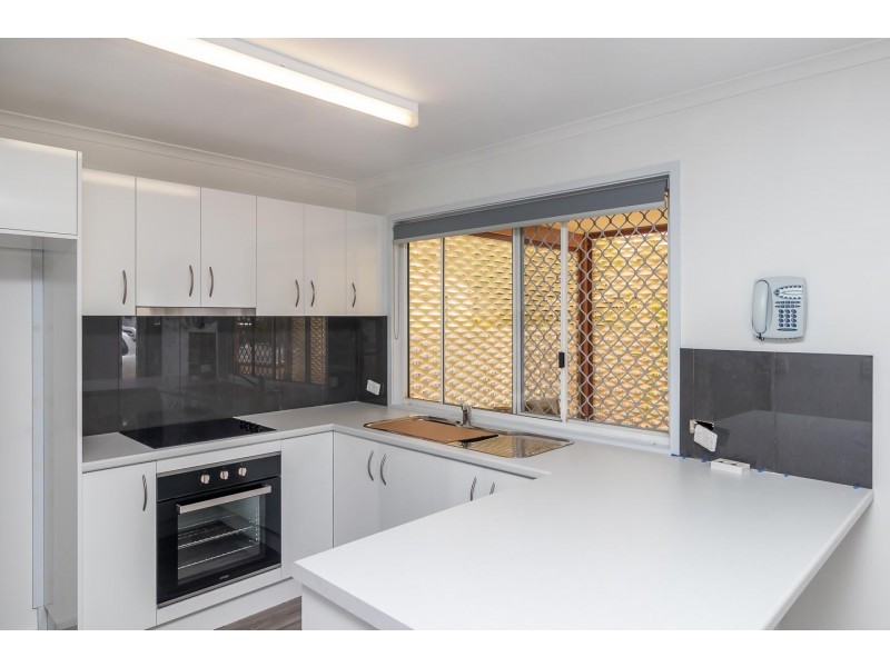 8 Porter Street, Point Vernon QLD 4655
