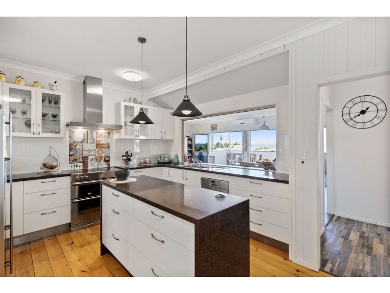 28 Woongoolbver Court, River Heads QLD 4655