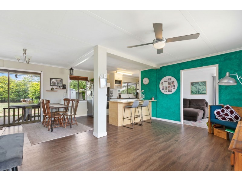 12 Cliveden Avenue, Point Vernon QLD 4655