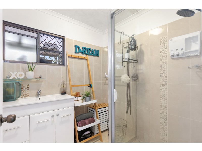 12 Cliveden Avenue, Point Vernon QLD 4655