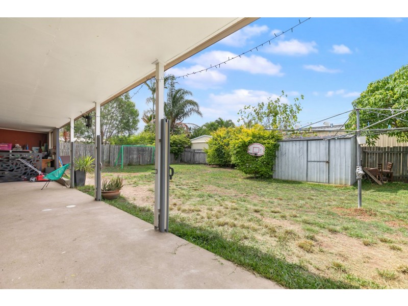 12 Cliveden Avenue, Point Vernon QLD 4655