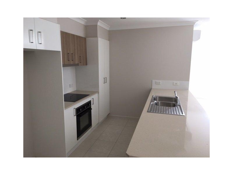 3 Lillee Court, Urangan QLD 4655