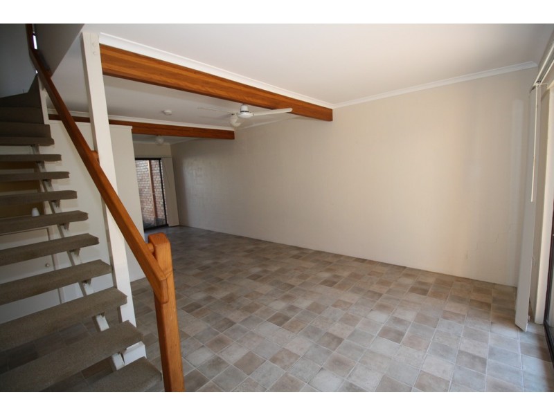 9/436 Esplanade, Torquay QLD 4655