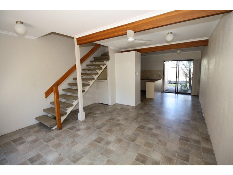 9/436 Esplanade, Torquay QLD 4655