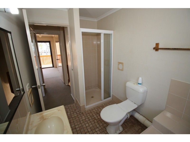 9/436 Esplanade, Torquay QLD 4655