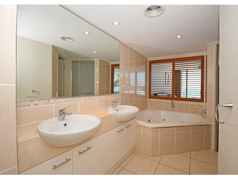 6/558-559 Esplanade, Urangan QLD 4655