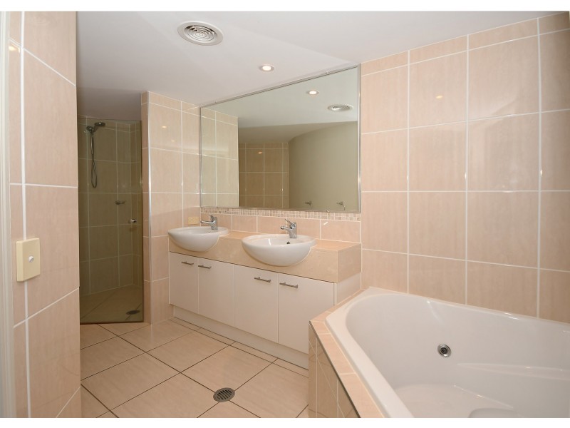 6/558-559 Esplanade, Urangan QLD 4655