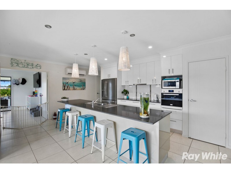 6 Fulmar Court, Burrum Heads QLD 4659