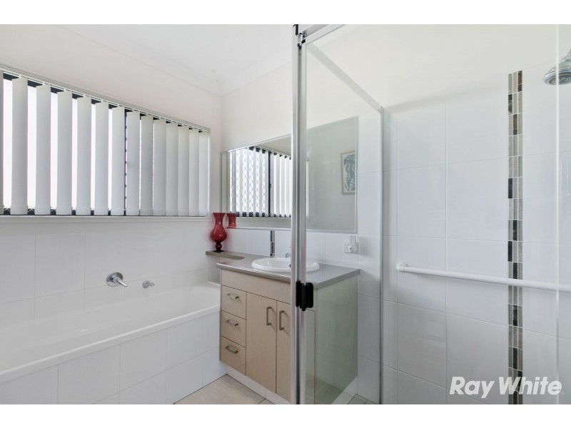 6 Fulmar Court, Burrum Heads QLD 4659