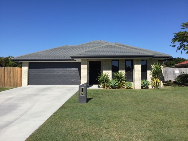 8 Wyuna Court, Urangan QLD 4655