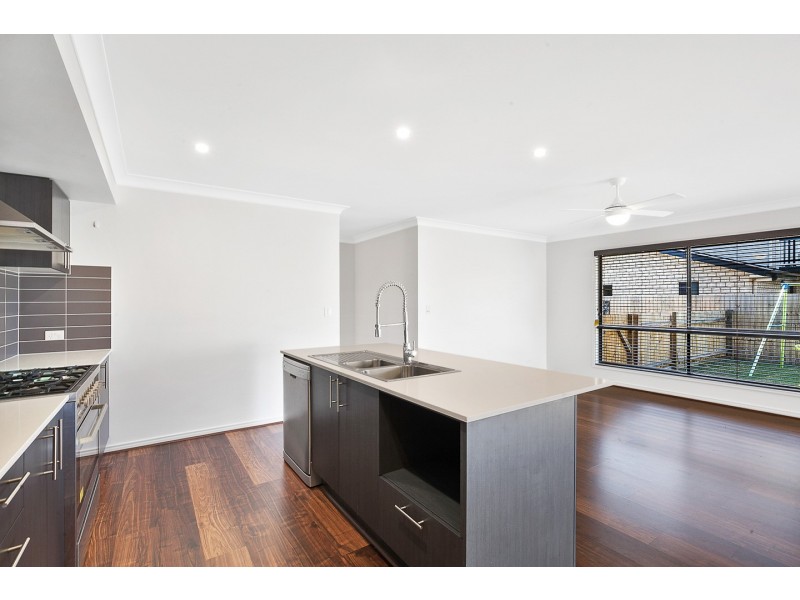8 Wyuna Court, Urangan QLD 4655