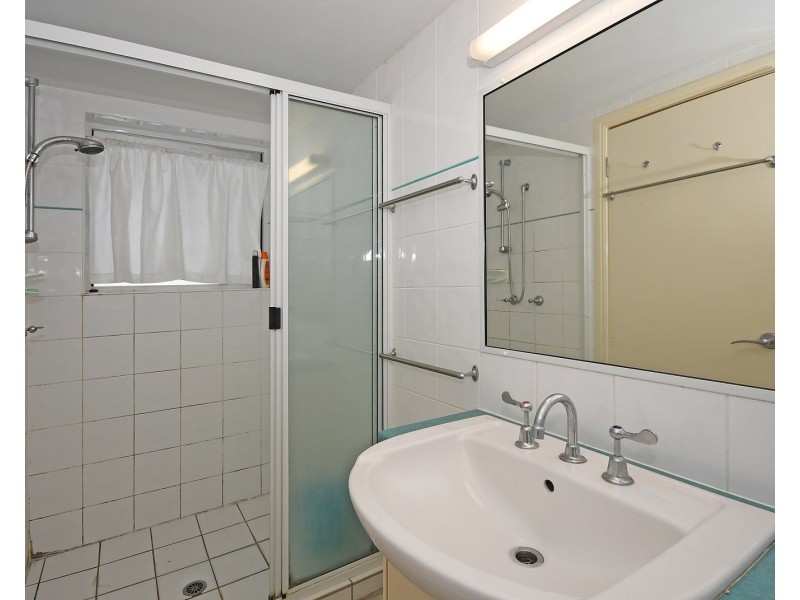 11/396 Charlton Esplanade, Torquay QLD 4655