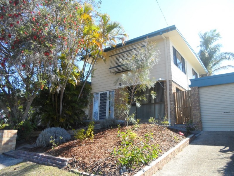 9 Barry Street, Torquay QLD 4655