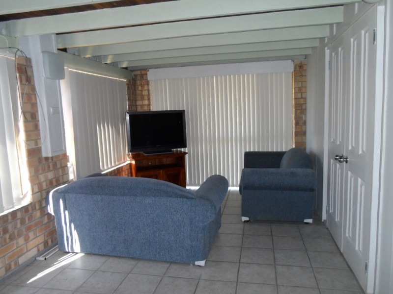 9 Barry Street, Torquay QLD 4655