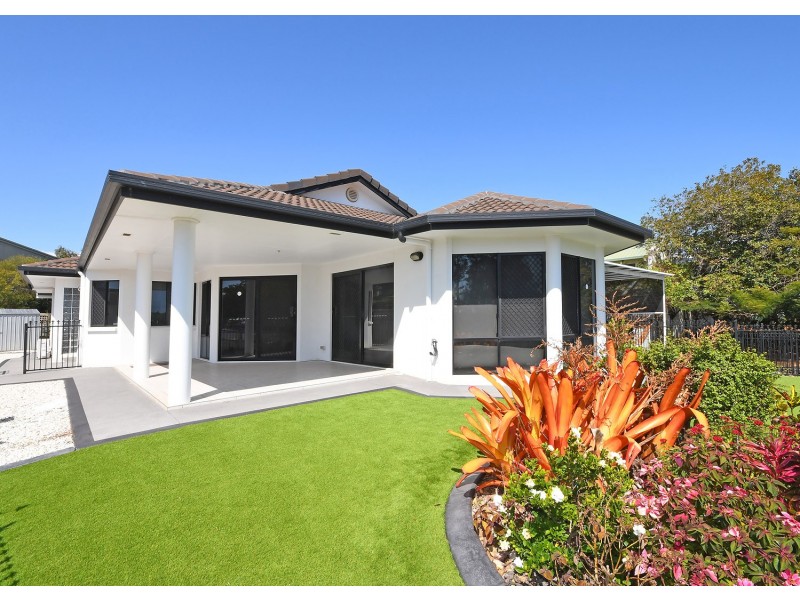 74 Esplanade, Point Vernon QLD 4655