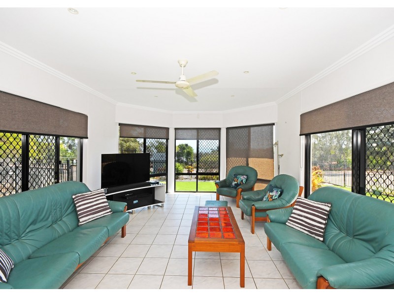 74 Esplanade, Point Vernon QLD 4655