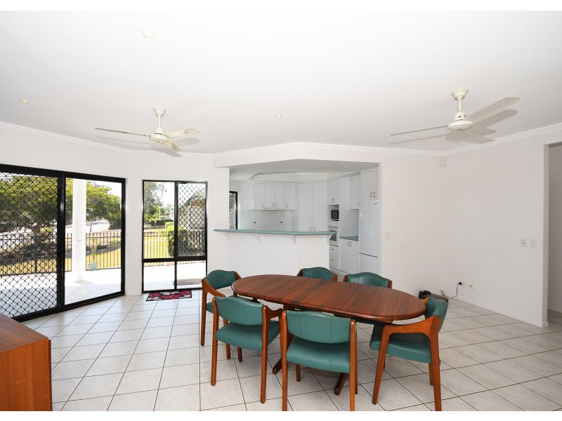 74 Esplanade, Point Vernon QLD 4655