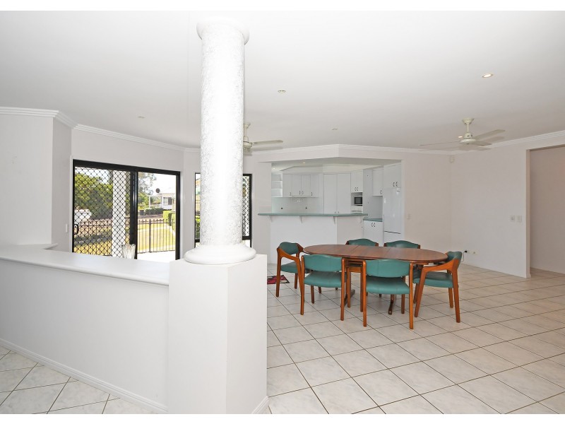 74 Esplanade, Point Vernon QLD 4655