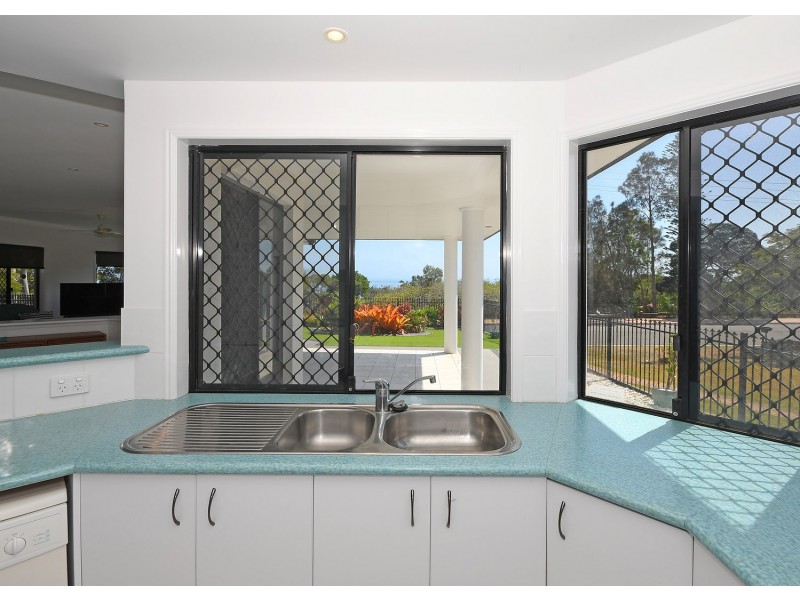 74 Esplanade, Point Vernon QLD 4655