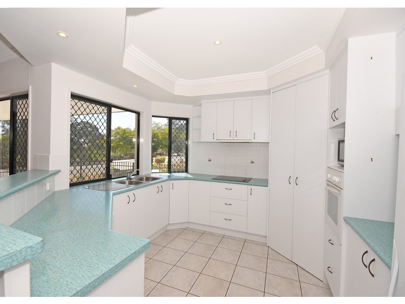 74 Esplanade, Point Vernon QLD 4655