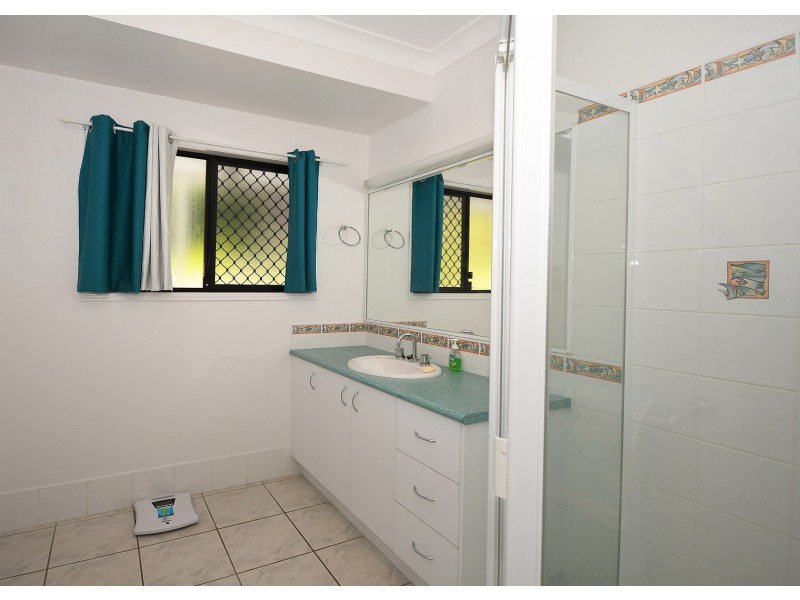 74 Esplanade, Point Vernon QLD 4655