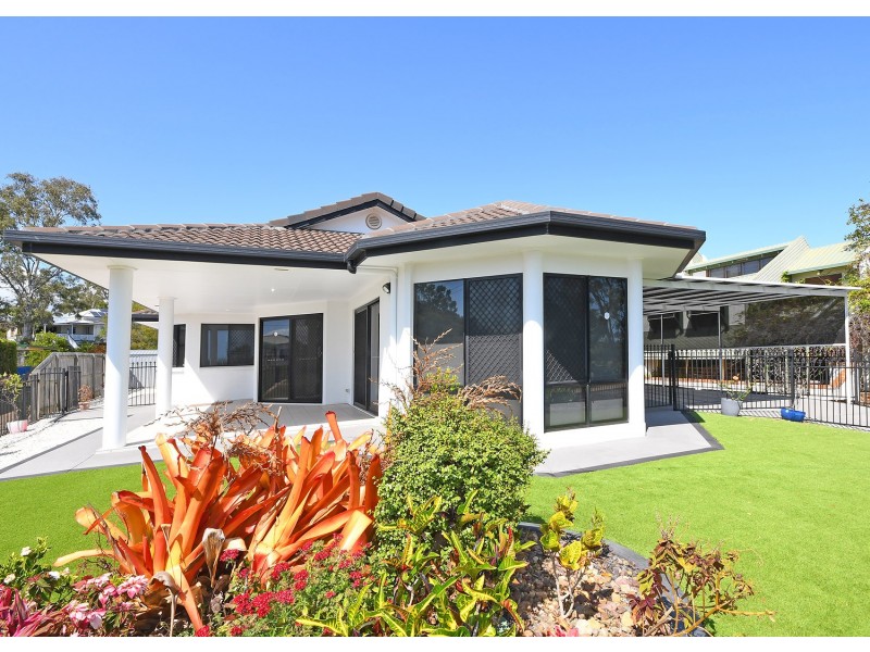 74 Esplanade, Point Vernon QLD 4655
