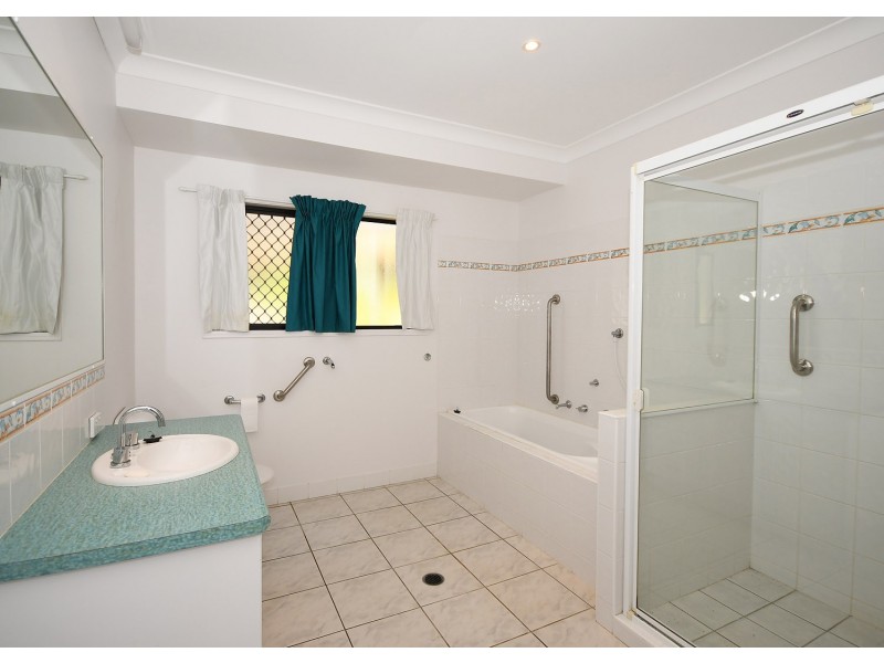 74 Esplanade, Point Vernon QLD 4655