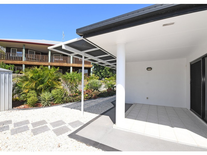 74 Esplanade, Point Vernon QLD 4655