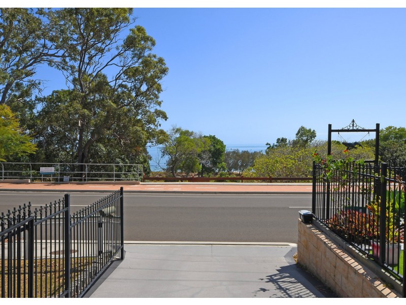 74 Esplanade, Point Vernon QLD 4655