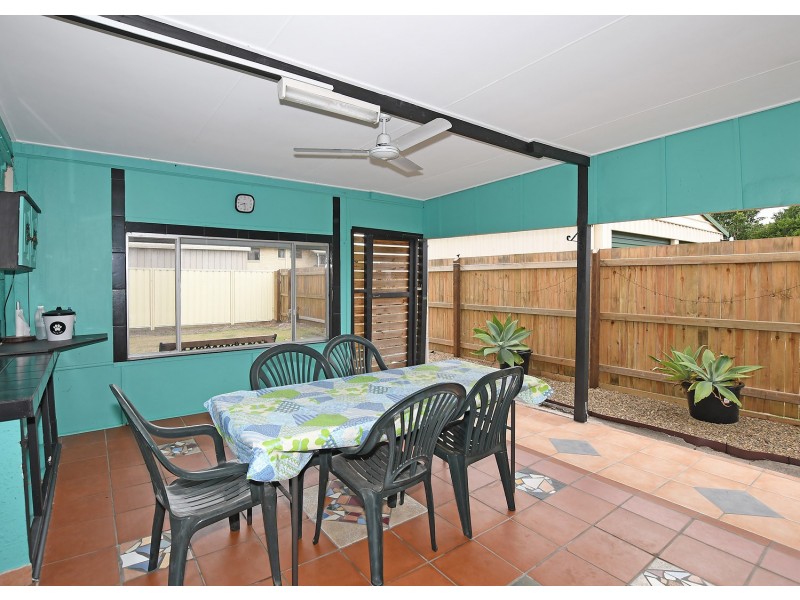 59 Glenray St, Urangan QLD 4655