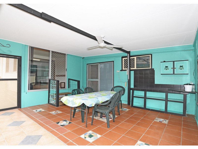 59 Glenray St, Urangan QLD 4655