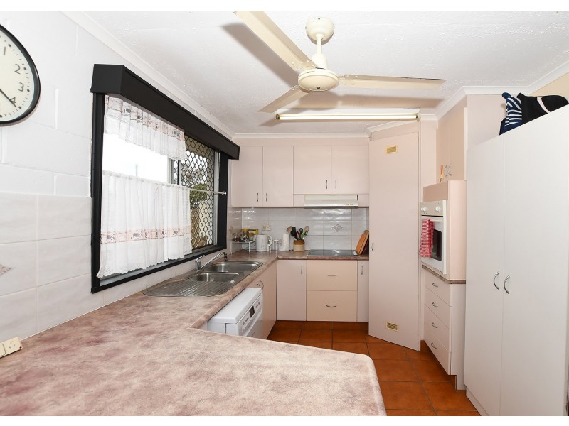 59 Glenray St, Urangan QLD 4655