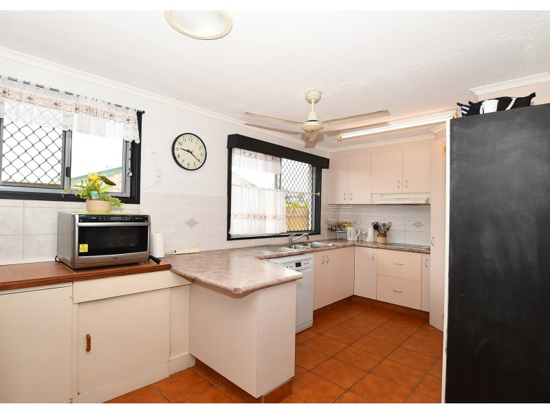 59 Glenray St, Urangan QLD 4655