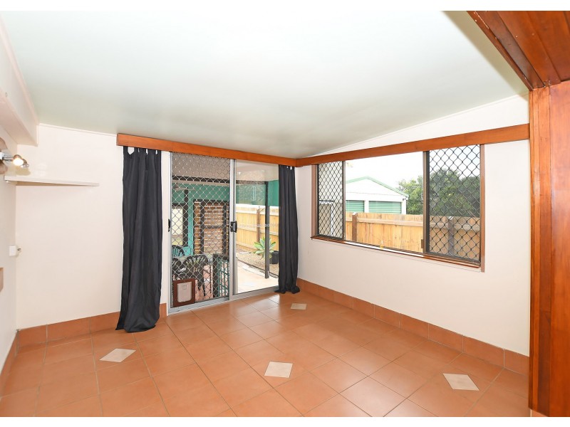 59 Glenray St, Urangan QLD 4655