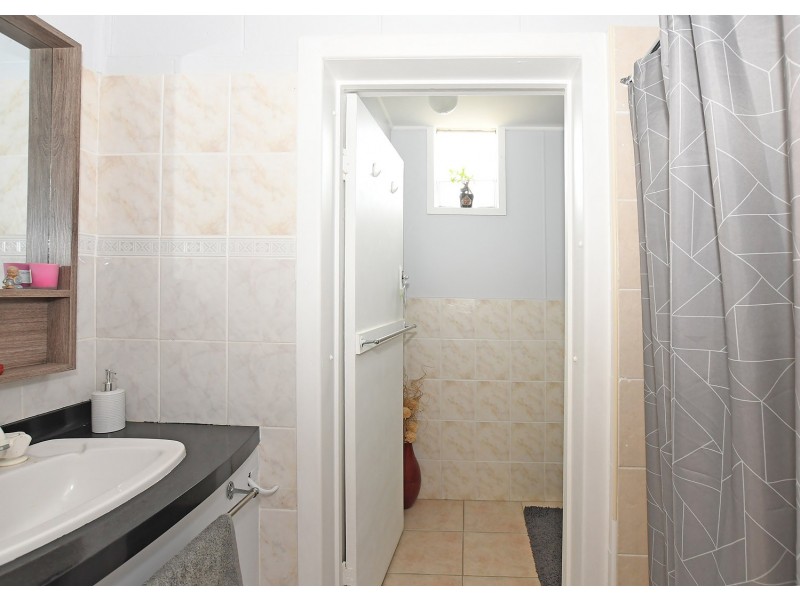 59 Glenray St, Urangan QLD 4655