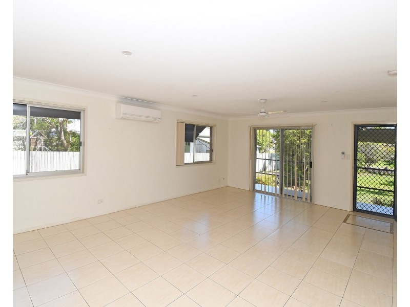 71 Urangan Street, Torquay QLD 4655