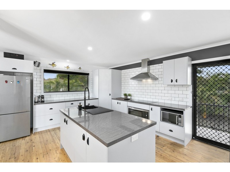 23 Holiday Parade, Scarness QLD 4655