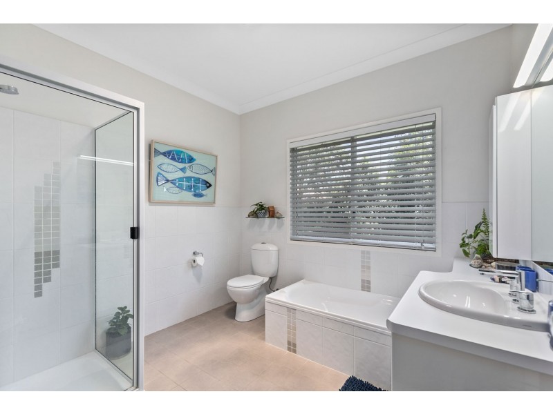 12 Faye Avenue, Scarness QLD 4655