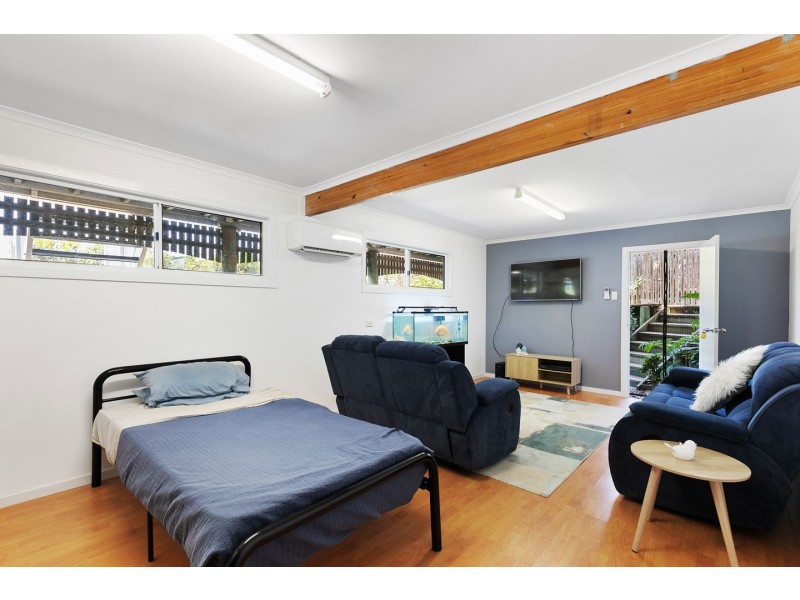 12 Faye Avenue, Scarness QLD 4655