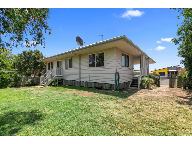 12 Faye Avenue, Scarness QLD 4655