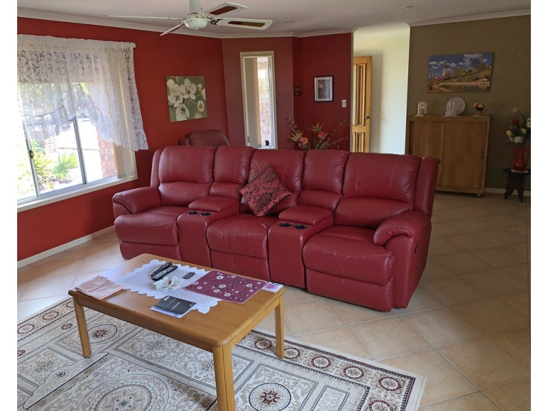 4 Benson Close, Urraween QLD 4655